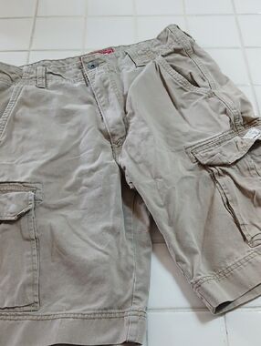 Levi's Men's Cargo Shorts in Light Khaki